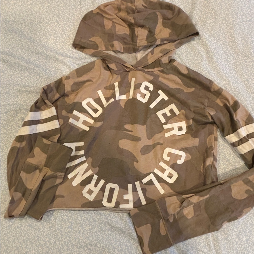 Hollister - Cropped lightweight Camo hooded sweatshirt